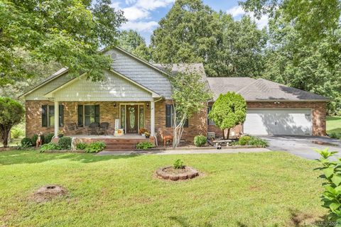1710 Forrest Street sold home in Oakcrest, Newton, NC