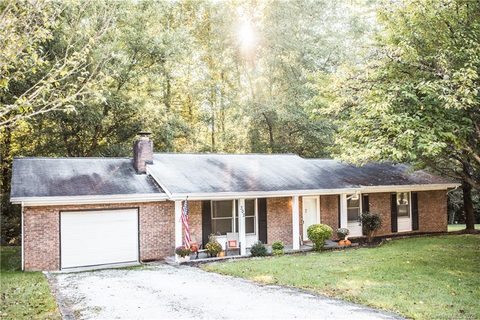 302 Tree Haven Boulevard sold home in Tree Haven, Hendersonville, NC
