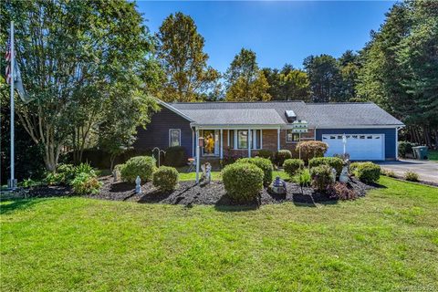 127 Fairway Drive sold home in Fairway Estates, Mooresville, NC
