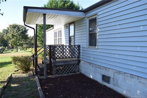 2320 Pathfinder Street sold manufactured home in Trail Winds, Newton, NC