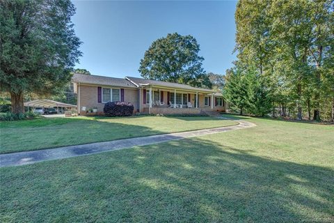 1115 Kelly Road sold home in Westland, Mount Holly, NC