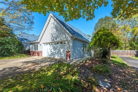 25 Village Parkway sold townhome in Mountainbrook Village, Black Mountain, NC