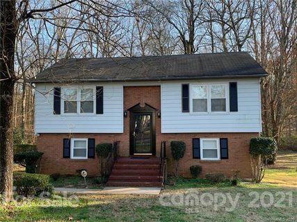 2762 Meadowcliff Drive sold home in Milton Acres, Charlotte, NC