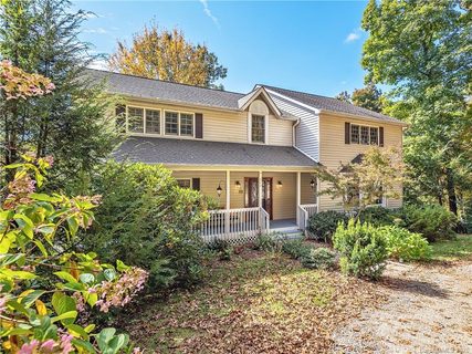 915 Town Mountain Road sold home in Chunns Crest, Asheville, NC