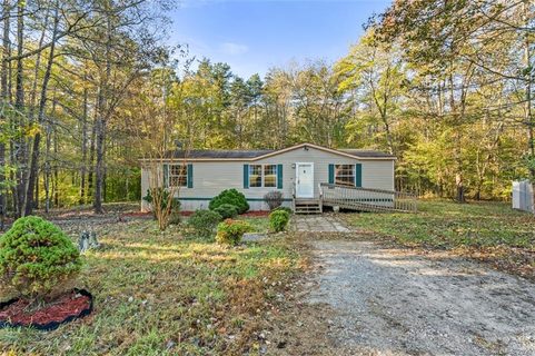 1086 Love Valley Road