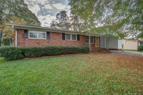 1502 Cloverdale Lane