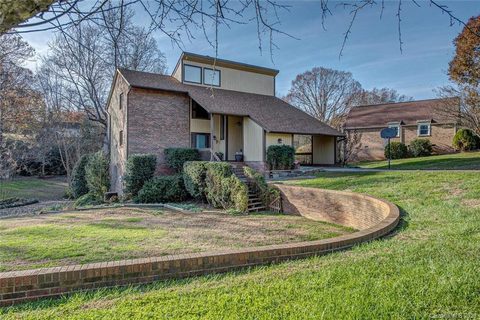 1009 Colony Court sold home in Forest Brook, Gastonia, NC