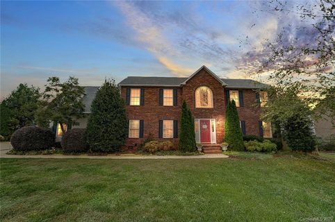 2736 Touchstone Circle