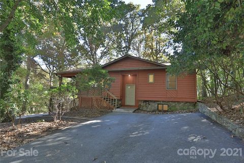 2 Mountain Oaks Drive sold home in Mountain Oaks, Fletcher, NC