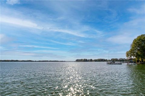 274 Shoreline Loop sold home in Imperial Point, Mooresville, NC