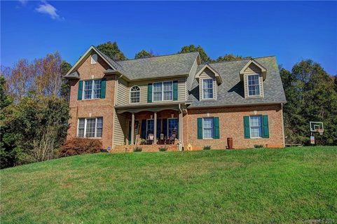 2606 Pebble Creek