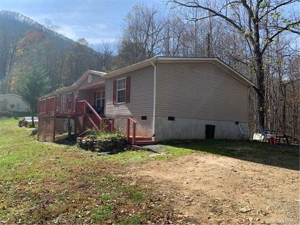 400 Powderhorn Drive sold manufactured home in country place of Waynesville, Waynesville, NC