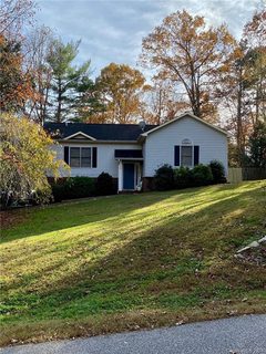 120 Forest Oaks Lane sold home in Forest Oaks, Hickory, NC