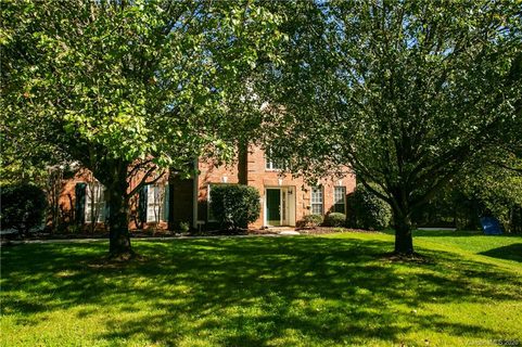 9807 Zackery Avenue sold home in Wynridge Estates, Charlotte, NC