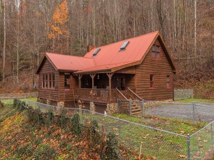 125 Hyacinth Drive sold home in Panther Creek, Clyde, NC