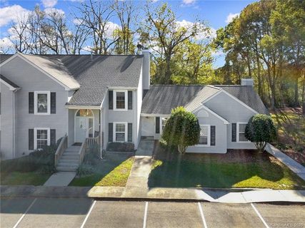 1534 Hunt Club Court