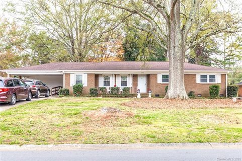 7520 Glencannon Drive sold home in Lake Forest, Charlotte, NC