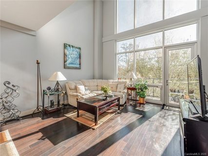 1133 Metropolitan Avenue 302