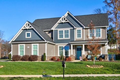 136 Southern Oak Drive
