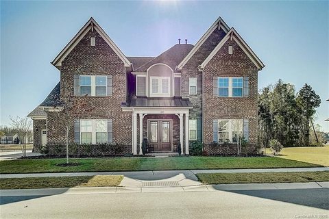 2525 Red Maple Lane