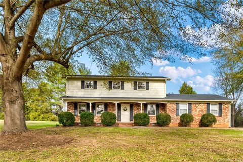 1105 24th Avenue Place sold home in Eastview Acres, Hickory, NC