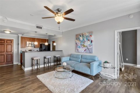 300 W 5th Street 528