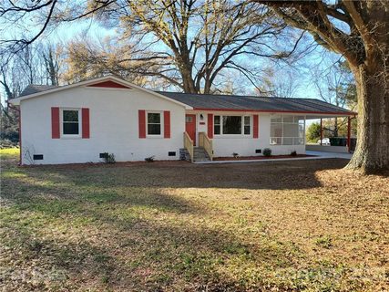 4951 Hamilton Circle