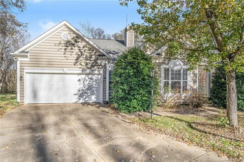 2700 Grosbeak Lane