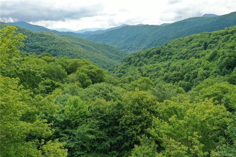 37 Bobtail Drive sold home in Crystal Tree, Waynesville, NC
