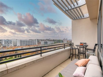 1133 Metropolitan Avenue #613
