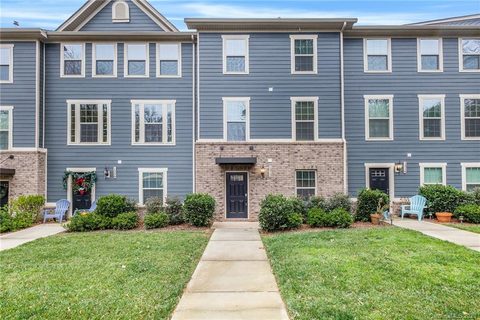 1312 Queen Lyon Court sold townhome in Morningside Mews, Charlotte, NC