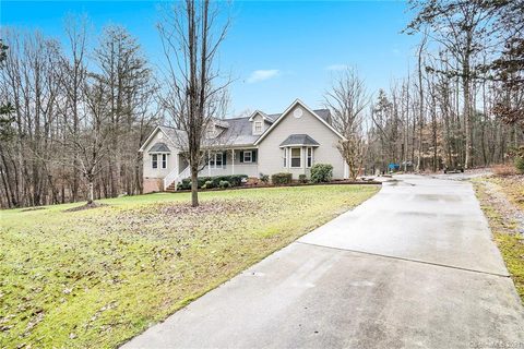 565 Deer Lake Run