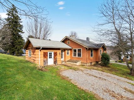 1 Thomson Avenue sold home in Fibreville-Skyland Terrace, Canton, NC