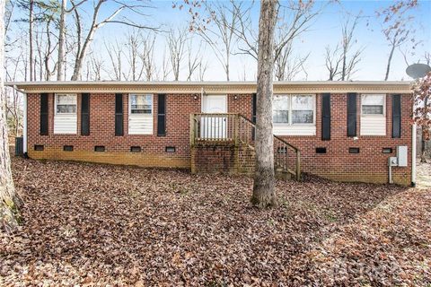 3681 Shannon Loop