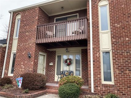 470 Camrose Circle