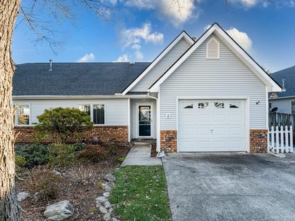 6 Silver Place sold townhome in Mountainbrook Village, Black Mountain, NC