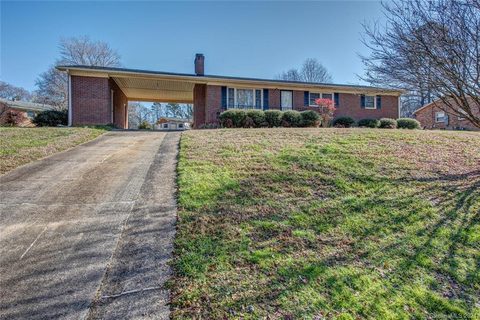 1526 Landsdowne Drive sold home in Hollandale, Gastonia, NC