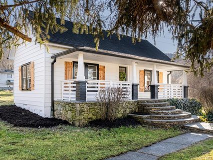 136 Fountain Way