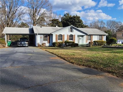 6214 Lake Forest Road sold home in Lake forest, Charlotte, NC