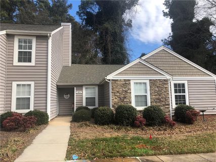 1821 Fairlawn Court