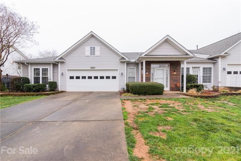 16623 Timber Crossing Road sold townhome in Olde Stone Crossing, Charlotte, NC