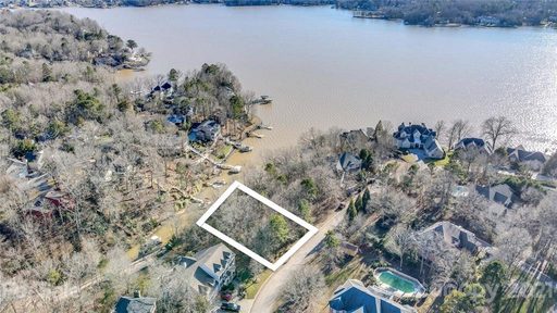 7123 Topsail Circle sold home in Anchorage, Tega Cay, SC