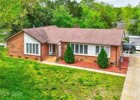 6218 Farm Pond Lane