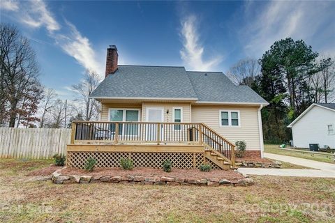 162 Commodore Loop