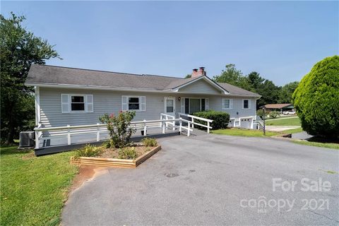 6 Stoney Nob Drive 19 sold home in Woodland Trace, Hendersonville, NC