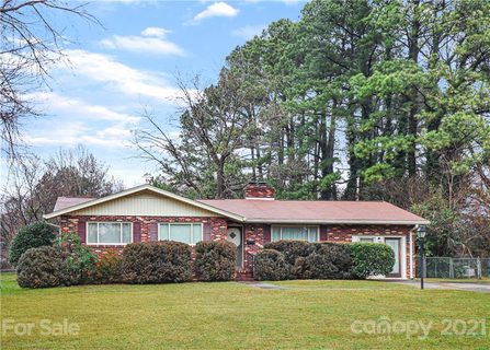 1521 Colonial Drive