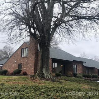 309 3 Pinkney Street sold townhome in Village Square, Shelby, NC