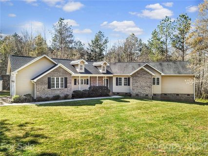 2062 Sunswept Lane sold home in Hunters Place, York, SC
