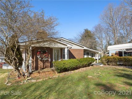 282 Clover Drive sold home in Hoopers Valley Estates, Fletcher, NC