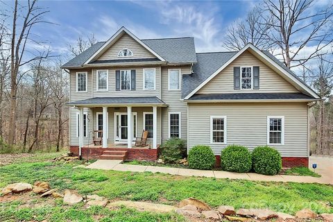 1321 Summer Spring Lane sold home in The Hylands, York, SC